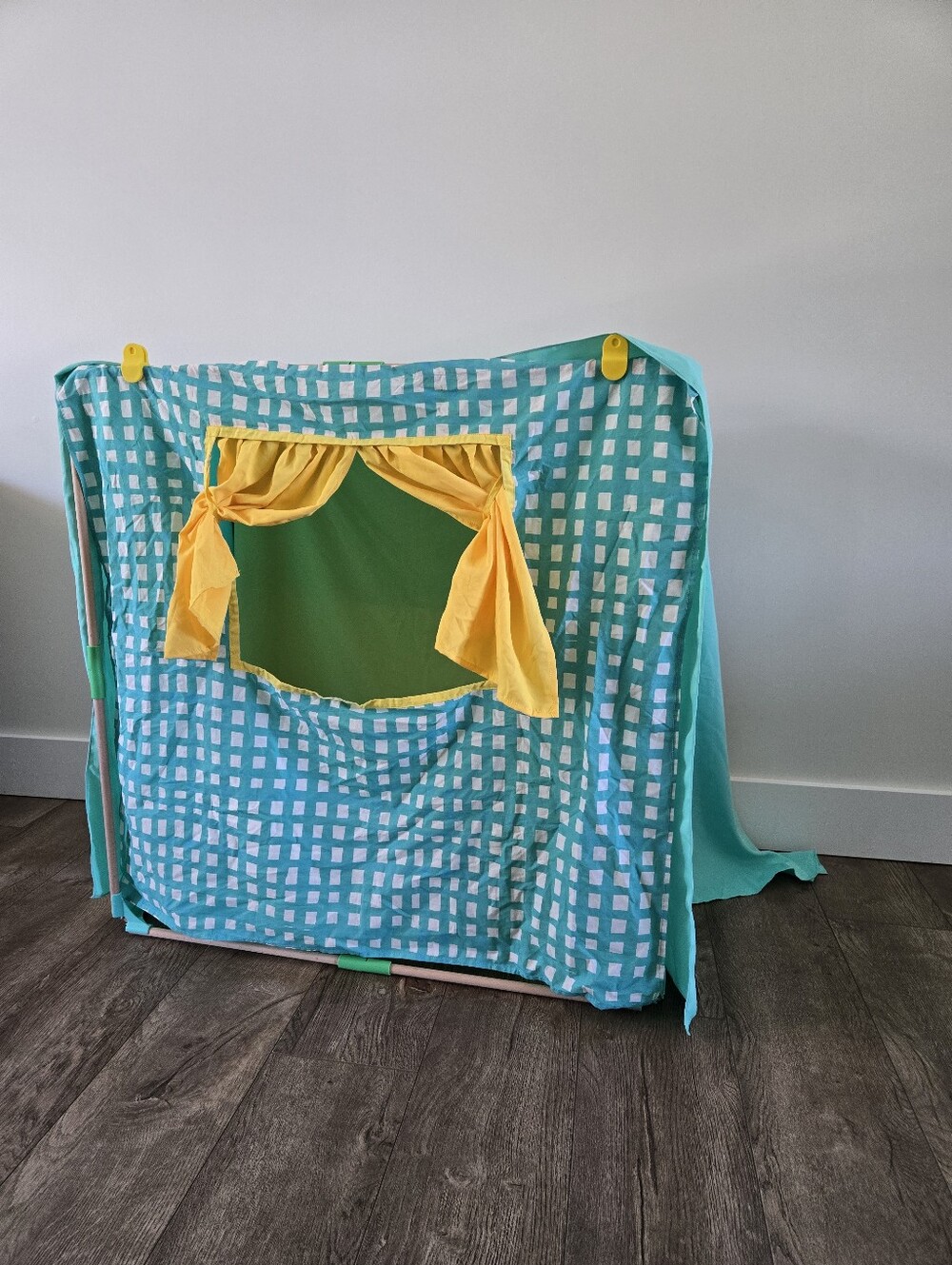 Lovevery Storytelling Theatre / FORT tent